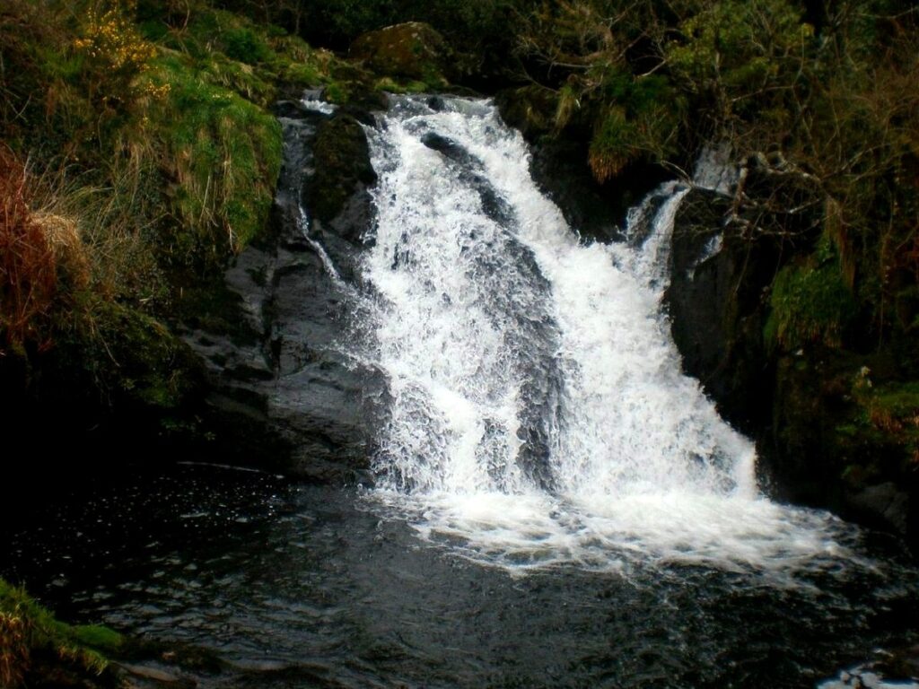 Водопад на границе с Мьянмой — купание в прохладной воде