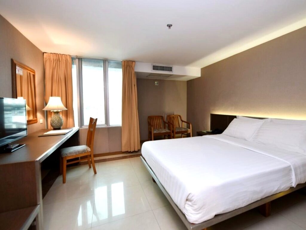 Номер отеля Bangkok City Suite в центре города