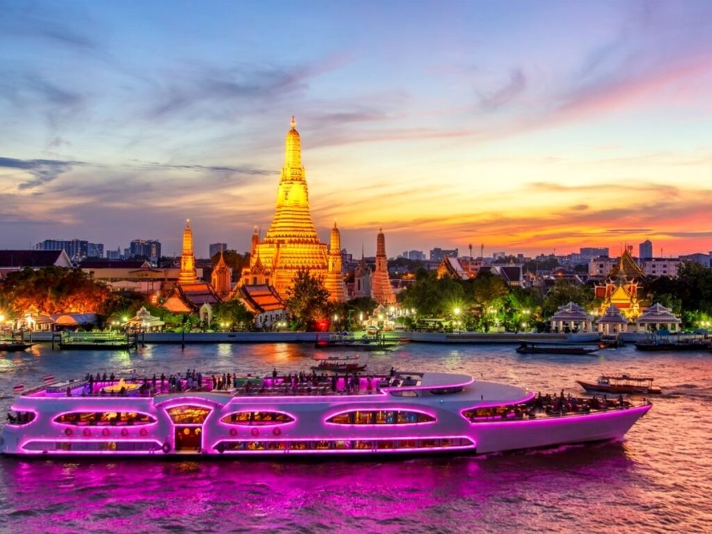 Торговый центр Icon Siam на берегу реки Чао Прайя