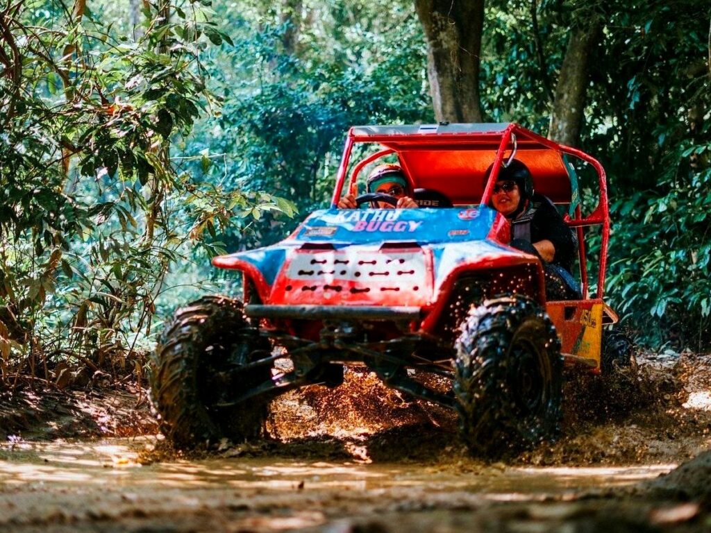 Красное багги 1500cc на маршруте