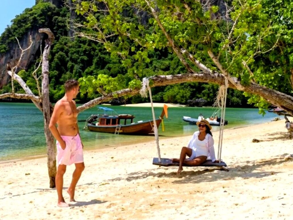 Пляжные качели на тайном острове Краби